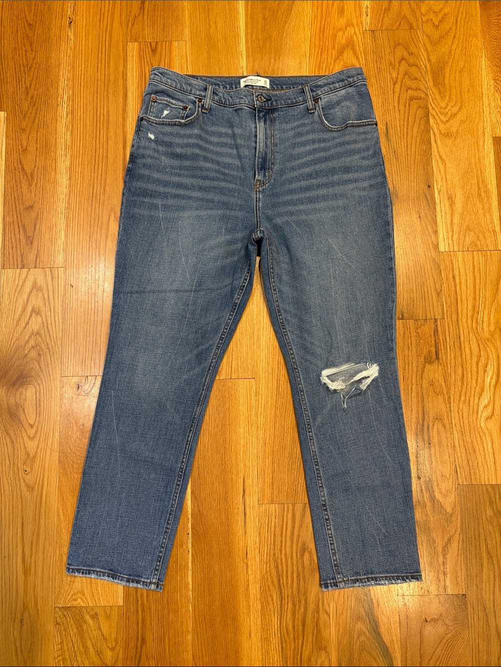 Abercrombie & Fitch 90s Slim Straight Ultra High Rise Distressed Jeans, Size 18S